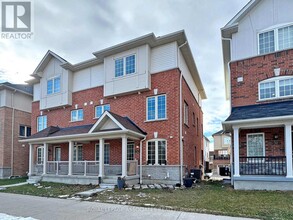 806 Audley Rd in Ajax, ON - Building Photo - Building Photo