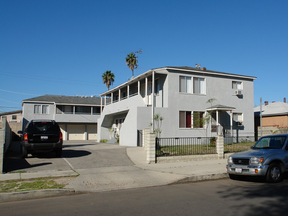 5619 Satsuma Ave in North Hollywood, CA - Building Photo