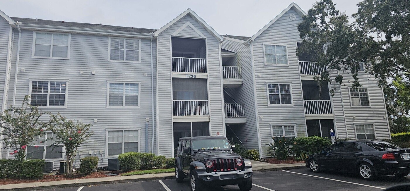 1226 Bermuda Lakes Ln in Kissimmee, FL - Building Photo