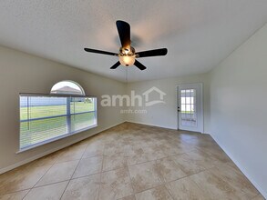 8255 Settlers Crk Lp in Lakeland, FL - Building Photo - Building Photo