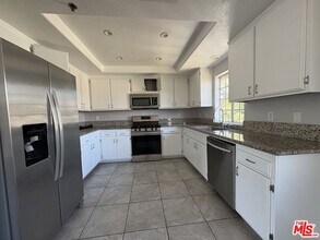 741 Venice Way in Inglewood, CA - Building Photo - Building Photo