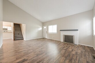 14293 E Iowa Dr in Aurora, CO - Foto de edificio - Building Photo