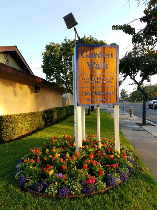 Garden Walk Apartments in Garden Grove, CA - Foto de edificio