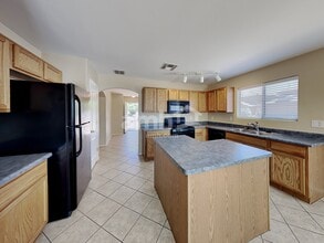 641 W Flaming Arrow Dr in Green Valley, AZ - Foto de edificio - Building Photo