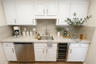 977 El Camino Real, Unit 303 in Burlingame, CA - Building Photo - Building Photo