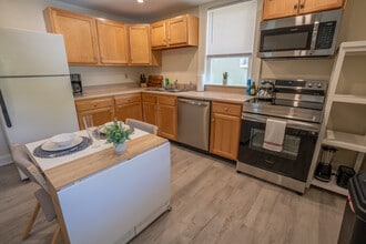 1131 Wasena Ave SW, Unit A in Roanoke, VA - Foto de edificio - Building Photo