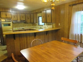 12 Circle Dr in Huntington, WV - Building Photo - Building Photo