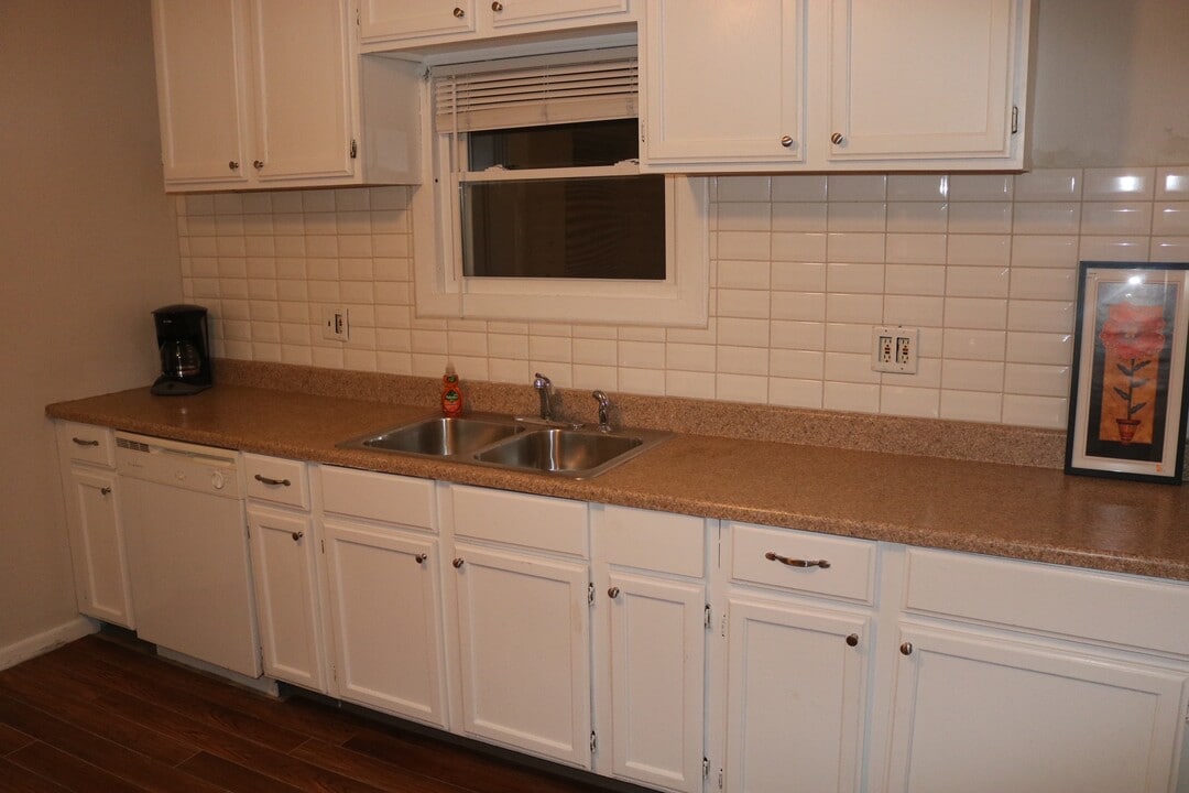 10114 Burton Ave in Bratenahl, OH - Building Photo