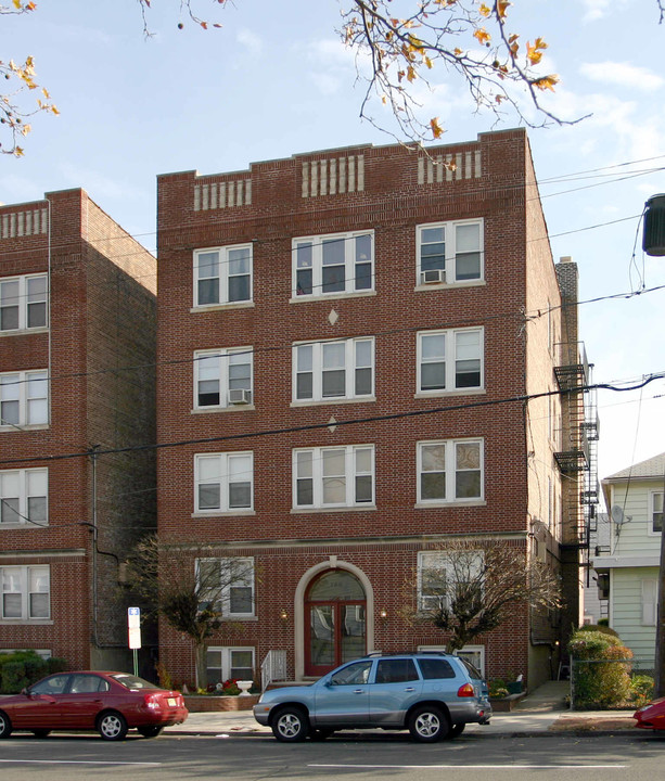 160 Avenue C in Bayonne, NJ - Building Photo