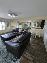 320 NE Wisteria Way in Stevenson, WA - Building Photo - Building Photo