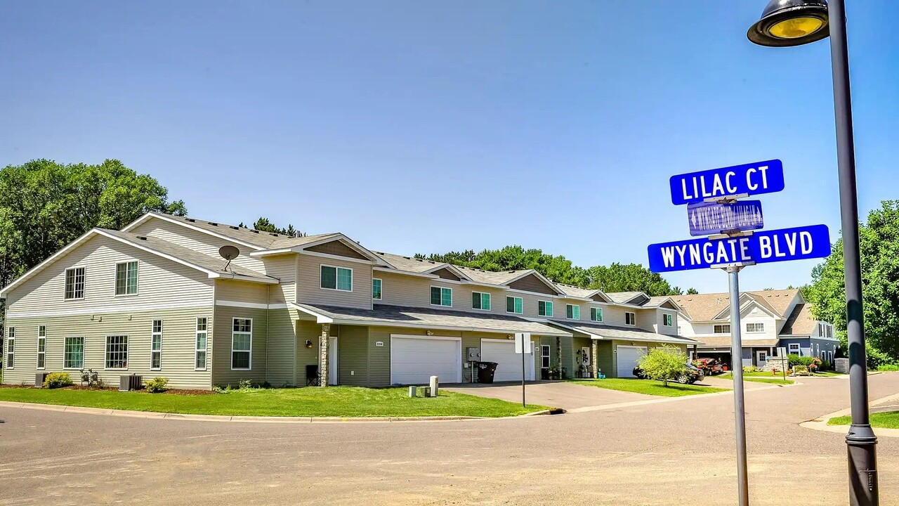 Gateway Green Townhomes in Forest Lake, MN - Building Photo