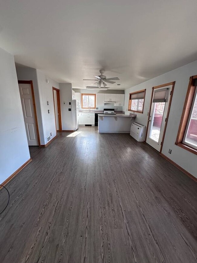 248 NW Riverside Blvd, Unit Lease Length Negotiable