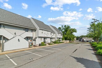 33 River Front Dr in Manchester, NH - Building Photo - Building Photo