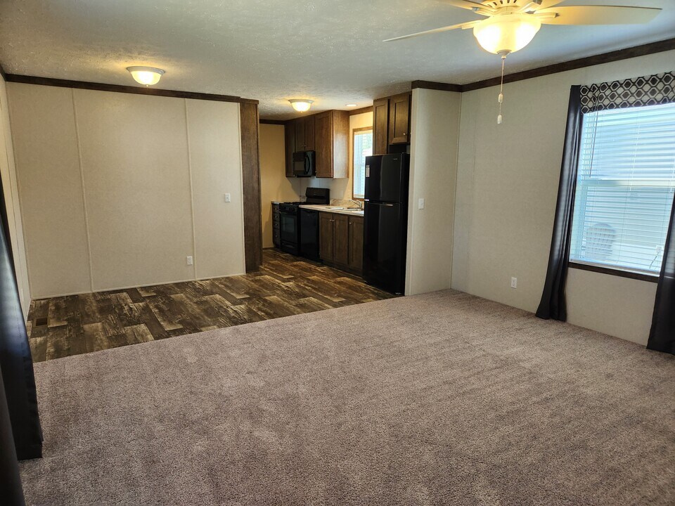 659 Oregon St in Belleville, MI - Building Photo