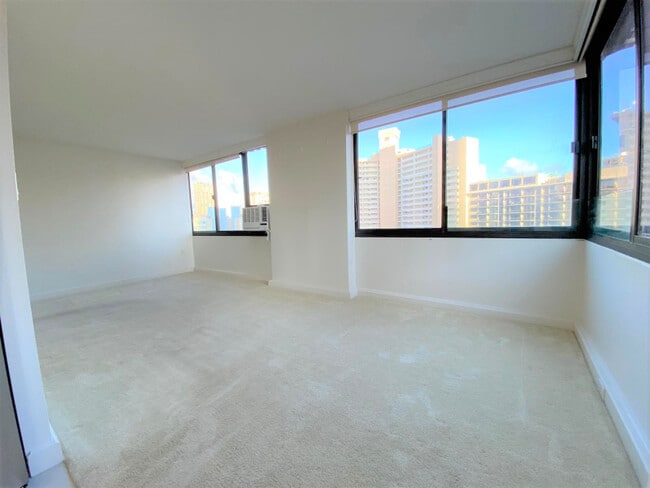 343 Hobron Ln in Honolulu, HI - Building Photo - Building Photo