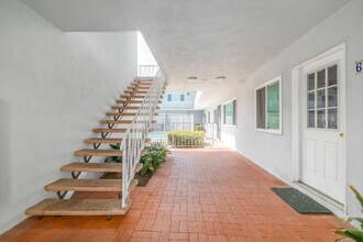 11819 Eucalyptus Ave. in Hawthorne, CA - Building Photo - Lobby