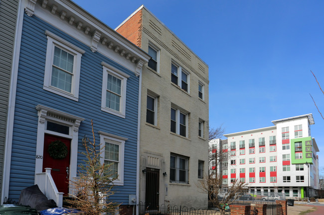 822 4th St NE in Washington, DC - Foto de edificio - Building Photo