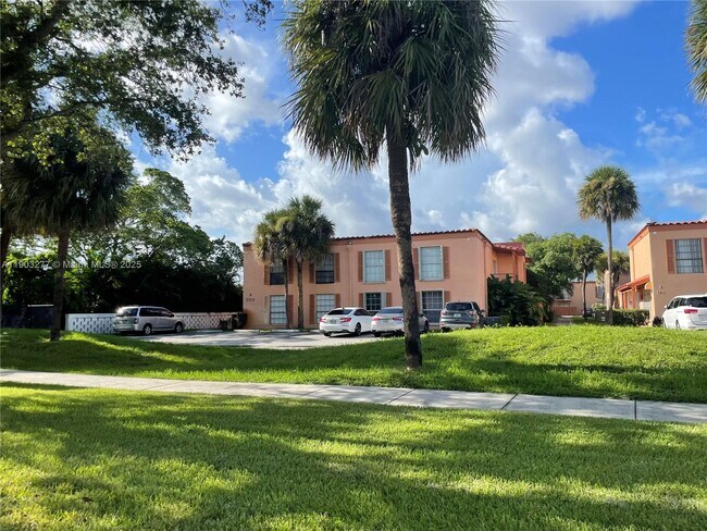 7215 Miami Lakes Dr in Miami Lakes, FL - Building Photo - Building Photo