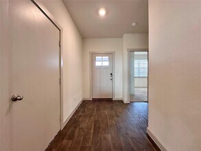 402 Barton Creek Ln in Hutto, TX - Building Photo - Building Photo