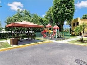 656 NW 114th Ave in Miami, FL - Building Photo - Building Photo