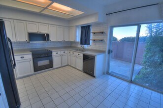 5151 Glenwood Pointe Ln NE in Albuquerque, NM - Building Photo - Building Photo