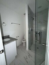 5616 Hollow Pines Dr in Houston, TX - Foto de edificio - Building Photo