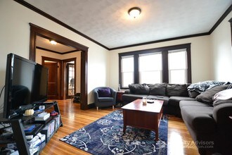 21 N Crescent Circuit, Unit 2 in Boston, MA - Foto de edificio - Building Photo