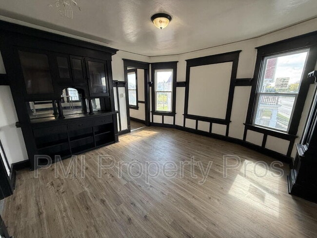 property at 2940 N Teutonia Ave