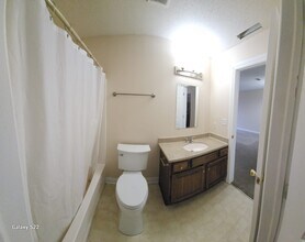 542 Pewaukee Rd, Unit A in Pewaukee, WI - Building Photo - Building Photo