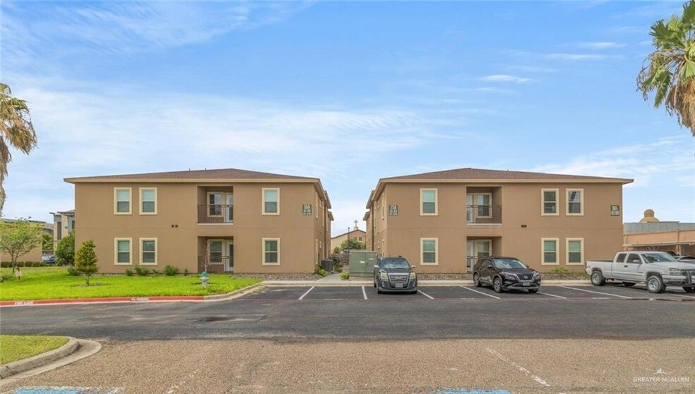 900 E Redbud Ave in McAllen, TX - Building Photo