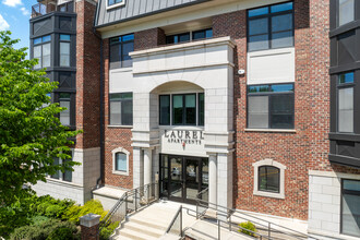 Laurel Apartments in Highland Park, IL - Building Photo - Building Photo