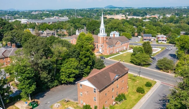 512 S Main St in Harrisonburg, VA - Building Photo - Building Photo