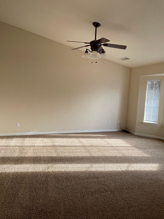 1974 Airstrip Rd in Redding, CA - Building Photo - Building Photo