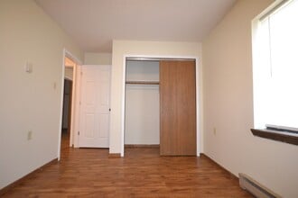 710 Elm Dr in Warsaw, MO - Building Photo - Building Photo