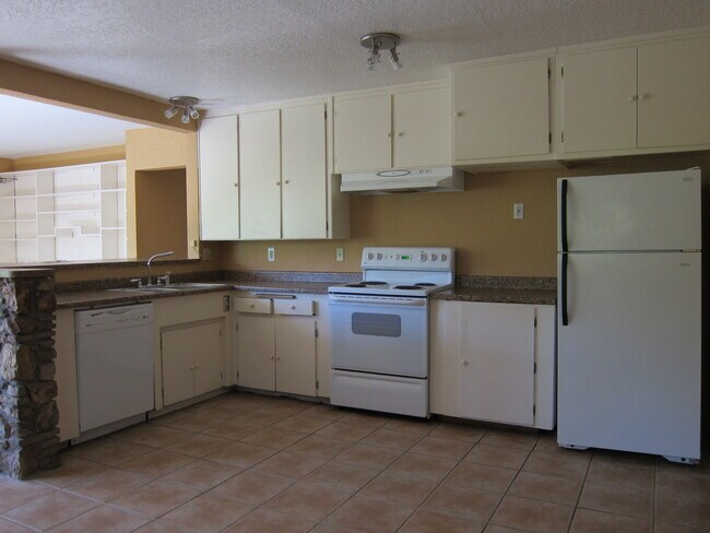 52740 Avenida Obregon in La Quinta, CA - Building Photo - Building Photo