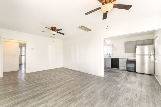 107 Joshua St in Henderson, NV - Building Photo - Building Photo