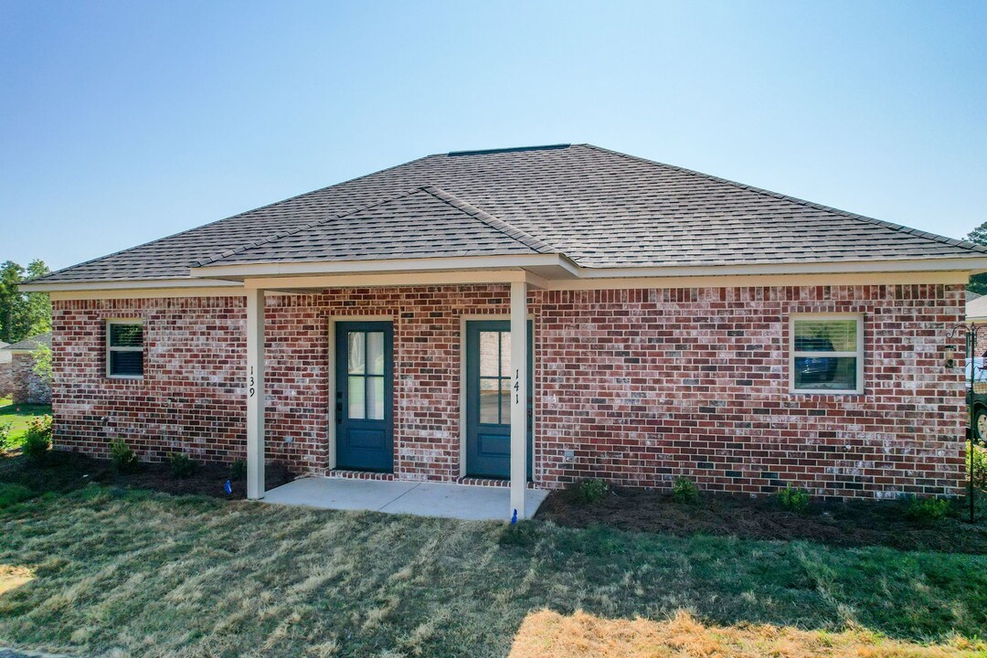 100 Quiet Pine Cir in Oxford, MS - Building Photo