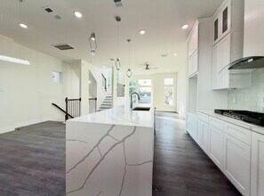 6717 St Augustine St in Houston, TX - Building Photo - Building Photo