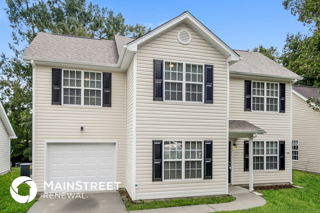 3921 Springbrook Dr in Greensboro, NC - Building Photo