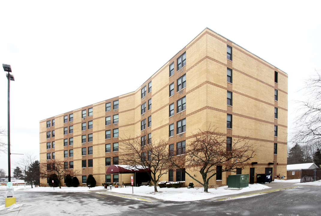 Cedar Village of Arlington Heights in Arlington Heights, IL - Building Photo