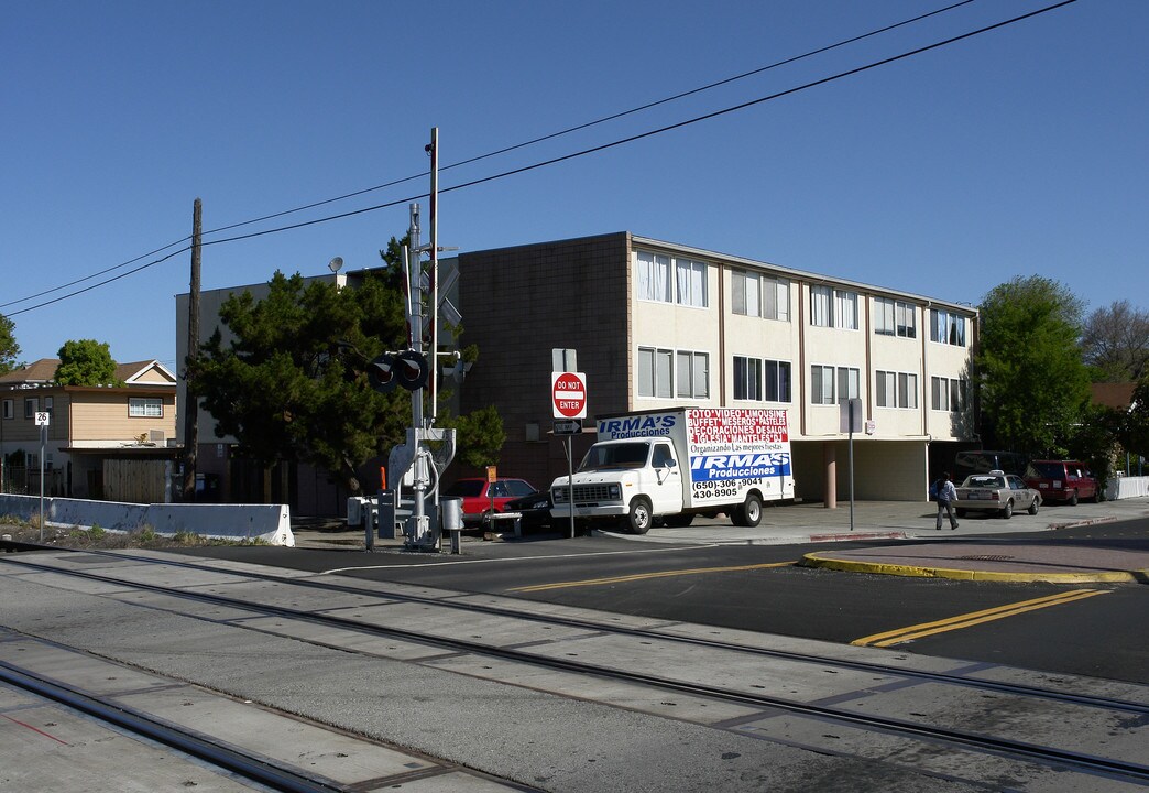 305 Chestnut St in Redwood City, CA - Building Photo