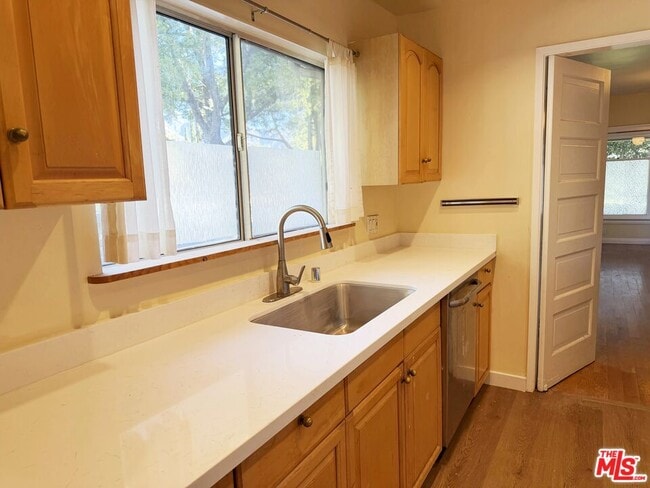 103 N Chester Ave in Pasadena, CA - Building Photo - Building Photo