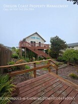 634 SW Ebb Ave in Lincoln City, OR - Building Photo