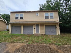 717 Fulton St in Denton, TX - Building Photo