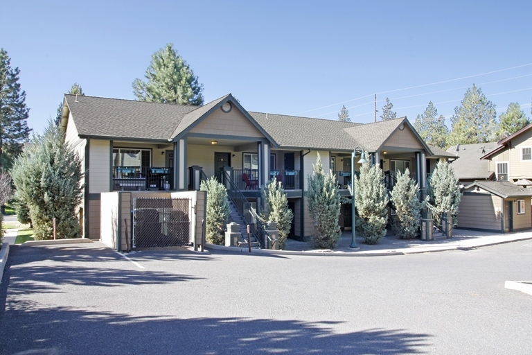 1965 NW Monterey Pines Dr in Bend, OR - Building Photo