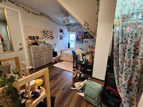 2204 E Locust St, Unit 2204 in Milwaukee, WI - Foto de edificio - Building Photo