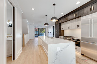 1363 W Hubbard St in Chicago, IL - Building Photo - Interior Photo