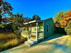 612 Florence St in Kerrville, TX - Building Photo