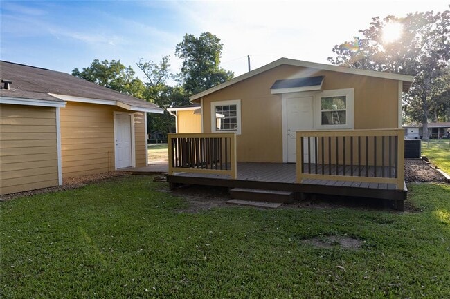 125 N Oak St in Clute, TX - Building Photo - Building Photo