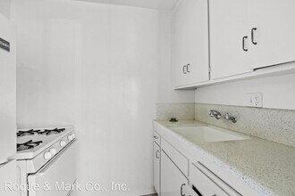 10910 Santa Monica Blvd in Los Angeles, CA - Building Photo - Building Photo